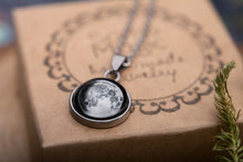 Įkelti vaizdą į galerijos rodinį, Pakabukas su Jūsų mėnuliu ♥
