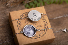 Įkelti vaizdą į galerijos rodinį, Apyrankė su Jūsų mėnuliu ir graviūra