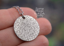 Įkelti vaizdą į galerijos rodinį, Pakabukas su unikaliu žvaigždžių žemėlapiu