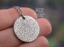 Įkelti vaizdą į galerijos rodinį, Pakabukas su unikaliu žvaigždėlapiu