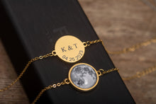 Įkelti vaizdą į galerijos rodinį, Apyrankė su Jūsų mėnuliu ir graviūra