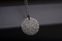 Įkelti vaizdą į galerijos rodinį, Pakabukas su unikaliu žvaigždžių žemėlapiu