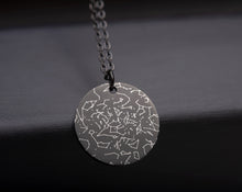 Įkelti vaizdą į galerijos rodinį, Pakabukas su unikaliu žvaigždėlapiu