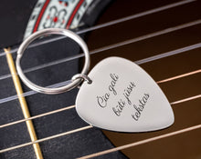 Įkelti vaizdą į galerijos rodinį, Raktų pakabukas mediatorius su graviravimu