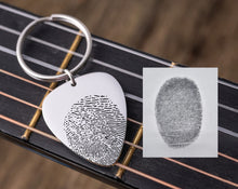 Įkelti vaizdą į galerijos rodinį, Raktų pakabukas mediatorius su piršto antspaudu