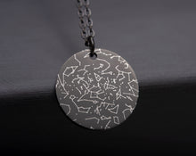 Įkelti vaizdą į galerijos rodinį, Pakabukas su unikaliu žvaigždėlapiu