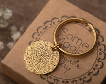 Įkelti vaizdą į galerijos rodinį, Raktų pakabukas su žvaigždžių žemėlapiu ir graviravimu