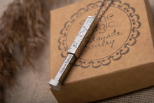 Įkelti vaizdą į galerijos rodinį, Pakabukas su unikaliu žvaigždėlapiu bei slapta žinute