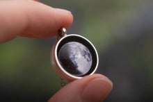 Įkelti vaizdą į galerijos rodinį, Pakabukas su Jūsų mėnuliu ☽