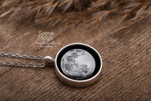 Įkelti vaizdą į galerijos rodinį, Pakabukas su Jūsų mėnuliu ☽