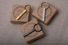 Įkelti vaizdą į galerijos rodinį, Raktų pakabukas su Jūsų tekstu