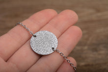 Įkelti vaizdą į galerijos rodinį, Apyrankė su unikaliu žvaigždėlapiu bei graviūra