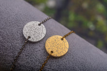 Įkelti vaizdą į galerijos rodinį, Apyrankė su unikaliu žvaigždėlapiu bei graviūra