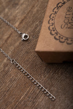 Įkelti vaizdą į galerijos rodinį, Du pakabukai - dvi širdies puselės su unikaliu žvaigždžių žemėlapiu ♥