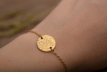 Įkelti vaizdą į galerijos rodinį, Apyrankė su unikaliu žvaigždėlapiu bei graviūra