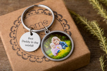 Įkelti vaizdą į galerijos rodinį, Raktų pakabukas su Jūsų nuotrauka ir graviūra