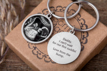 Įkelti vaizdą į galerijos rodinį, Raktų pakabukas su Jūsų nuotrauka ir graviūra