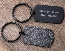 Įkelti vaizdą į galerijos rodinį, Raktų pakabukas su žvaigždžių žemėlapiu ir graviravimu