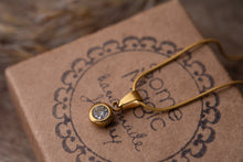 Įkelti vaizdą į galerijos rodinį, Pakabukas su Jūsų kristalu ✧