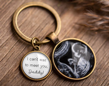 Įkelti vaizdą į galerijos rodinį, Personalizuotas raktų pakabukas būsimam tėčiui ♥