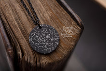 Įkelti vaizdą į galerijos rodinį, Pakabukas su unikaliu žvaigždėlapiu