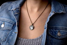 Įkelti vaizdą į galerijos rodinį, Pakabukas su Jūsų mėnuliu ☽