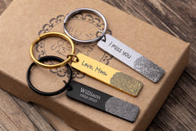 Įkelti vaizdą į galerijos rodinį, Raktų pakabukas su piršto antspaudu ir užrašu