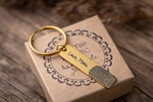 Įkelti vaizdą į galerijos rodinį, Raktų pakabukas su piršto antspaudu ir užrašu