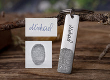 Įkelti vaizdą į galerijos rodinį, Raktų pakabukas su piršto antspaudu ir užrašu