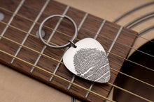 Įkelti vaizdą į galerijos rodinį, Raktų pakabukas mediatorius su piršto antspaudu