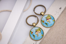 Įkelti vaizdą į galerijos rodinį, Raktų pakabukas su Jūsų pasirinktomis vietomis