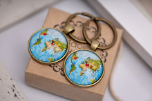 Įkelti vaizdą į galerijos rodinį, Raktų pakabukas su Jūsų pasirinktomis vietomis