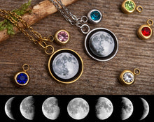 Įkelti vaizdą į galerijos rodinį, Pakabukas su Jūsų mėnuliu, kristalu ir graviūra ☽