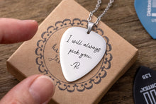 Įkelti vaizdą į galerijos rodinį, Pakabukas mediatorius su graviravimu