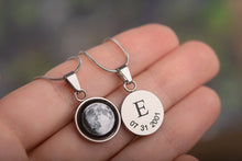 Įkelti vaizdą į galerijos rodinį, Pakabukas su Jūsų mėnuliu ir graviūra