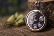 Įkelti vaizdą į galerijos rodinį, Pakabukas su Jūsų mėnuliais ☽