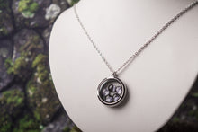 Įkelti vaizdą į galerijos rodinį, Pakabukas su Jūsų mėnuliais ☽