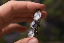 Įkelti vaizdą į galerijos rodinį, Pakabukas su Jūsų mėnuliais ☽