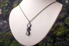 Įkelti vaizdą į galerijos rodinį, Pakabukas su Jūsų mėnuliais ☽