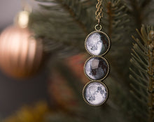 Įkelti vaizdą į galerijos rodinį, Pakabukas su Jūsų mėnuliais ☽