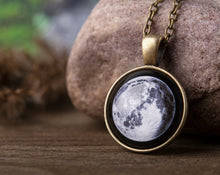 Įkelti vaizdą į galerijos rodinį, Pakabukas su Jūsų mėnuliu ☽