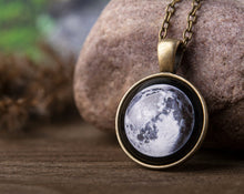 Įkelti vaizdą į galerijos rodinį, Pakabukas su Jūsų mėnuliu ☽
