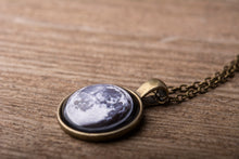 Įkelti vaizdą į galerijos rodinį, Pakabukas su Jūsų mėnuliu ☽