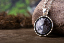 Įkelti vaizdą į galerijos rodinį, Pakabukas su Jūsų mėnuliu ☽