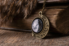 Įkelti vaizdą į galerijos rodinį, Dvipusis pakabukas su Jūsų mėnuliais ☽