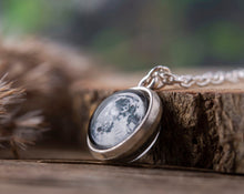 Įkelti vaizdą į galerijos rodinį, Dvipusis pakabukas su Jūsų mėnuliais ☽