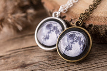 Įkelti vaizdą į galerijos rodinį, Dvipusis pakabukas su Jūsų mėnuliais ☽