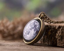 Įkelti vaizdą į galerijos rodinį, Dvipusis pakabukas su Jūsų mėnuliais ☽