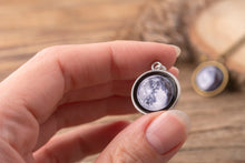 Įkelti vaizdą į galerijos rodinį, Dvipusis pakabukas su Jūsų mėnuliais ☽