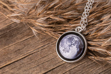 Įkelti vaizdą į galerijos rodinį, Dvipusis pakabukas su Jūsų mėnuliais ☽